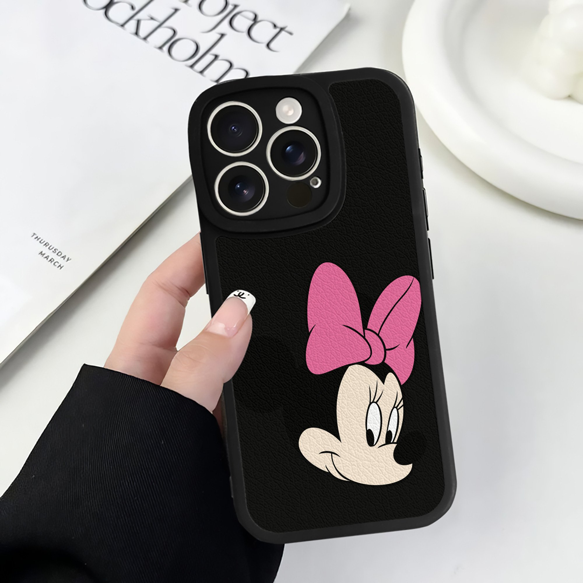 （画像用） ミッキーマウス Mickey Mouse 【iPhone 16シリーズ対応】シリコンスマホケース（レザー調） 材質：シリコン